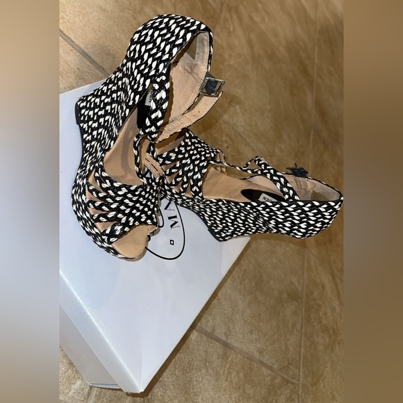 Heels - Picture 5 of 6